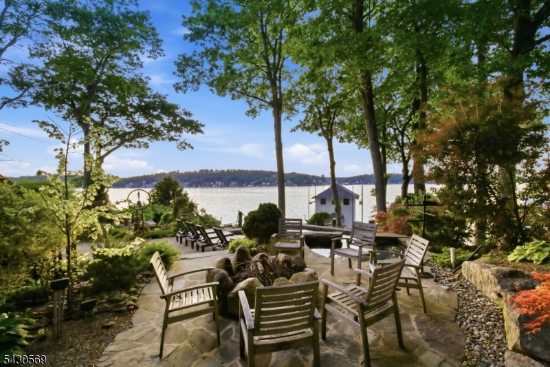 Laketastic Living
