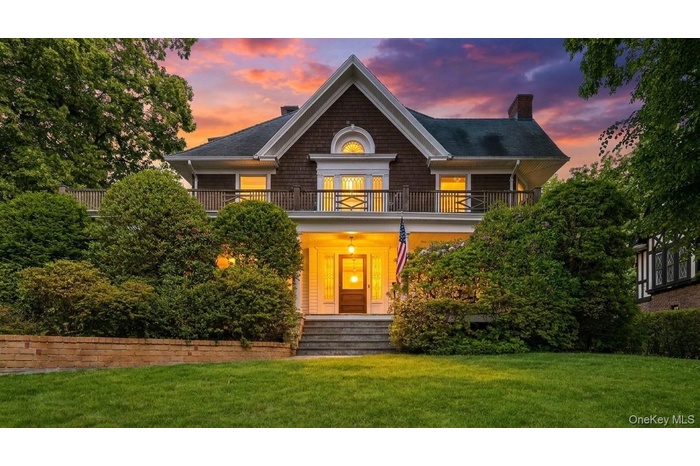 Welcome to the extraordinary - 13 Ridgeview Avenue!