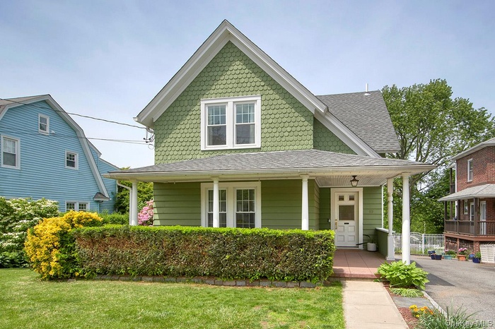 View of front of house with a covered front porch