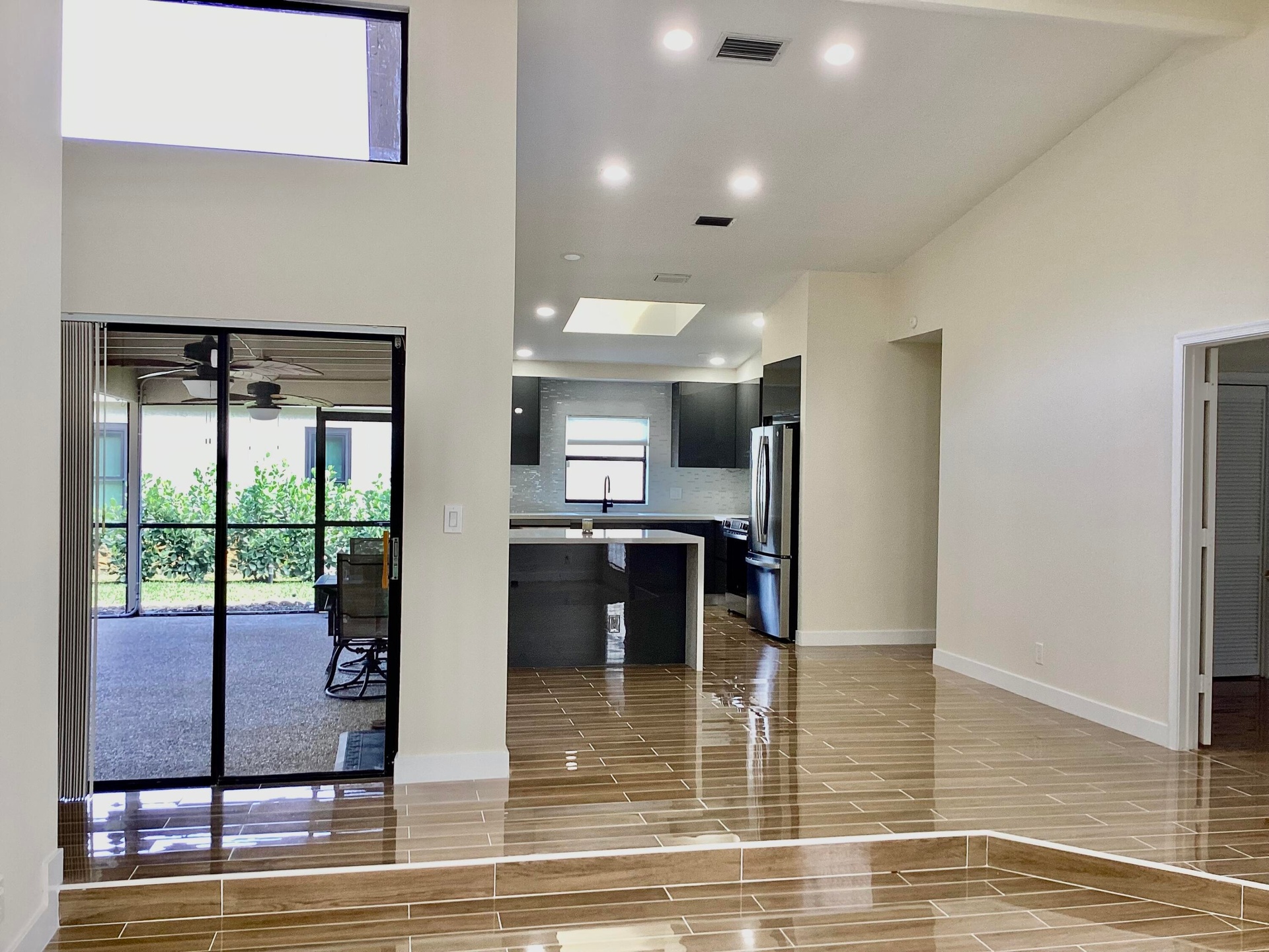 OPEN FLOOR PLAN