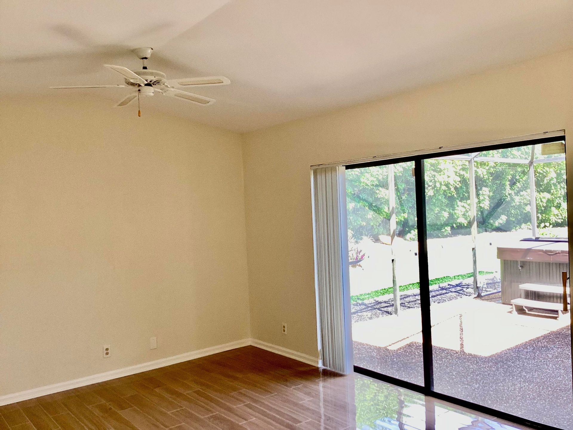 SLIDER DOORS TO SCREENED PATIO