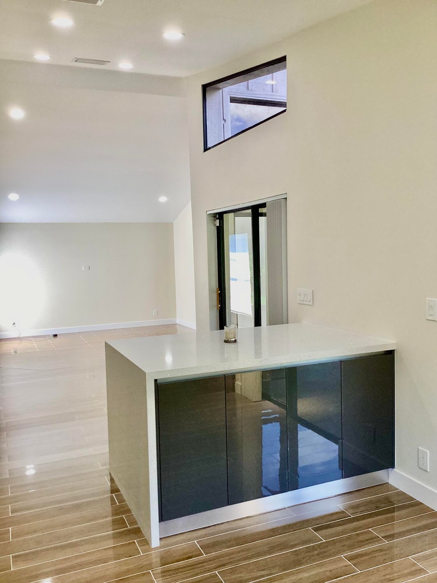 KITCHEN ISLAND