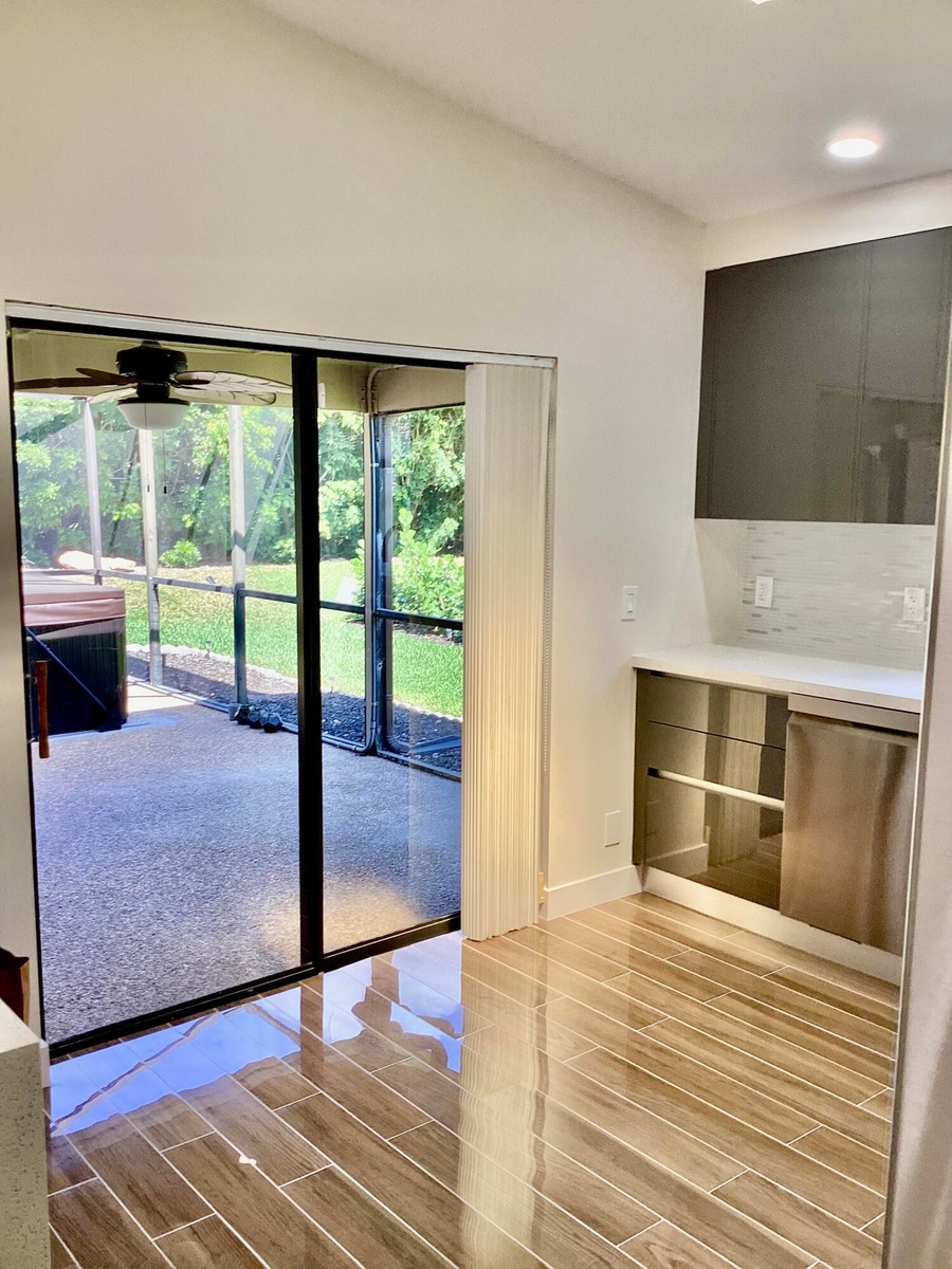 TO SCREENED PATIO