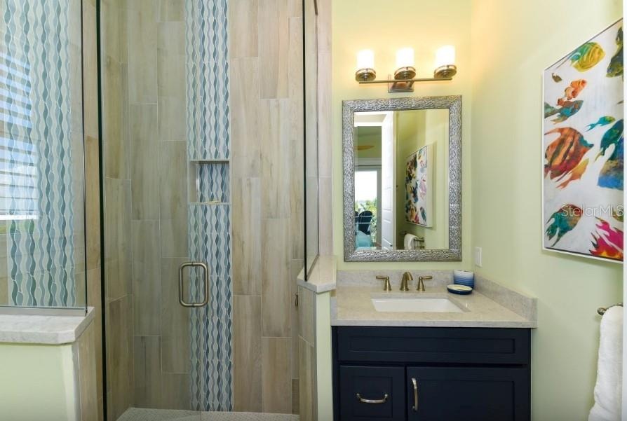 Bedroom #6 mid level en suite bathroom