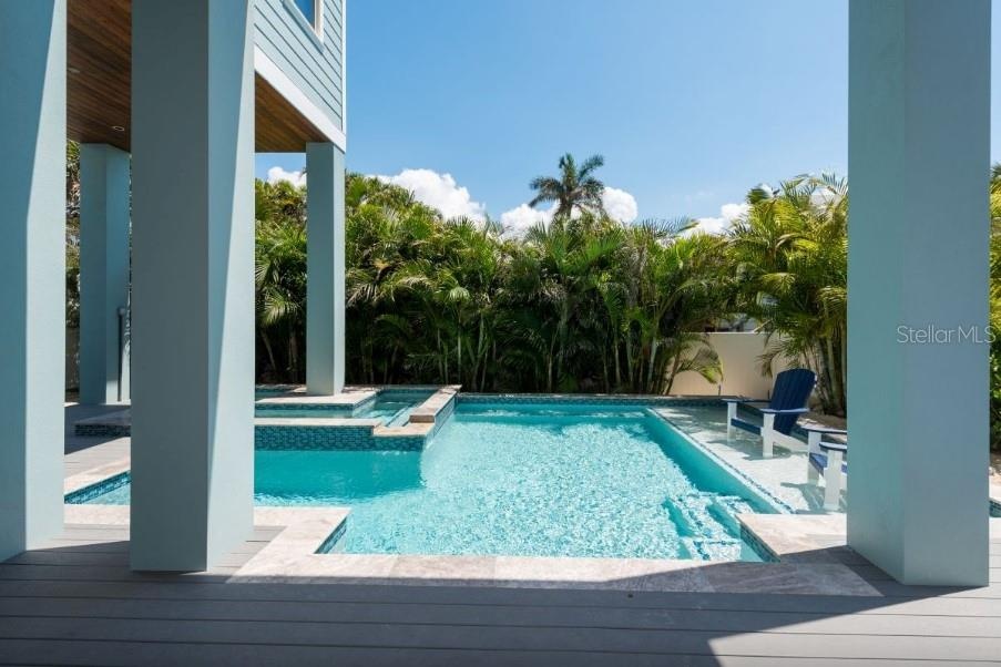 Private luxury pool with sun shelf and spa