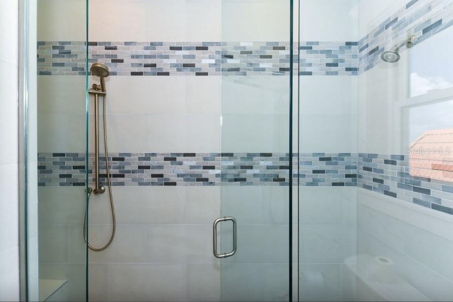 Bedroom #1 en suite walk in shower