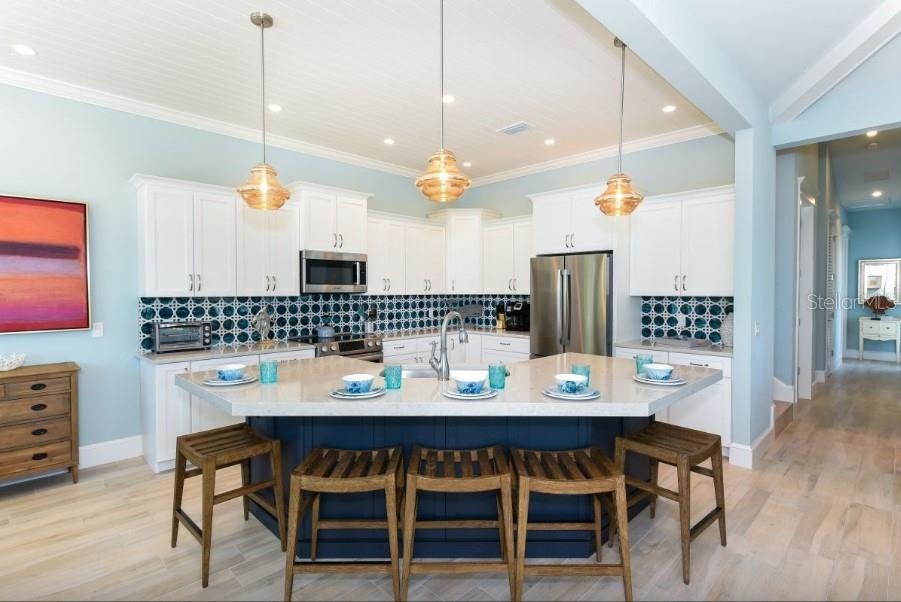 Kitchen with large island