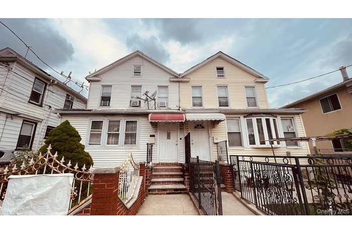 View of front of house featuring a fenced front yard and entry steps