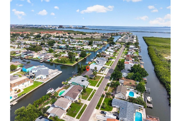 Beautiful Waterfront Home with easy boat access to the Bay!