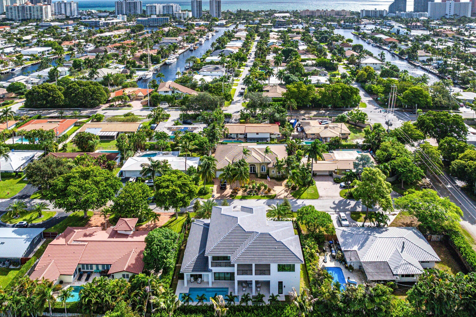 1 mile to beach with parking