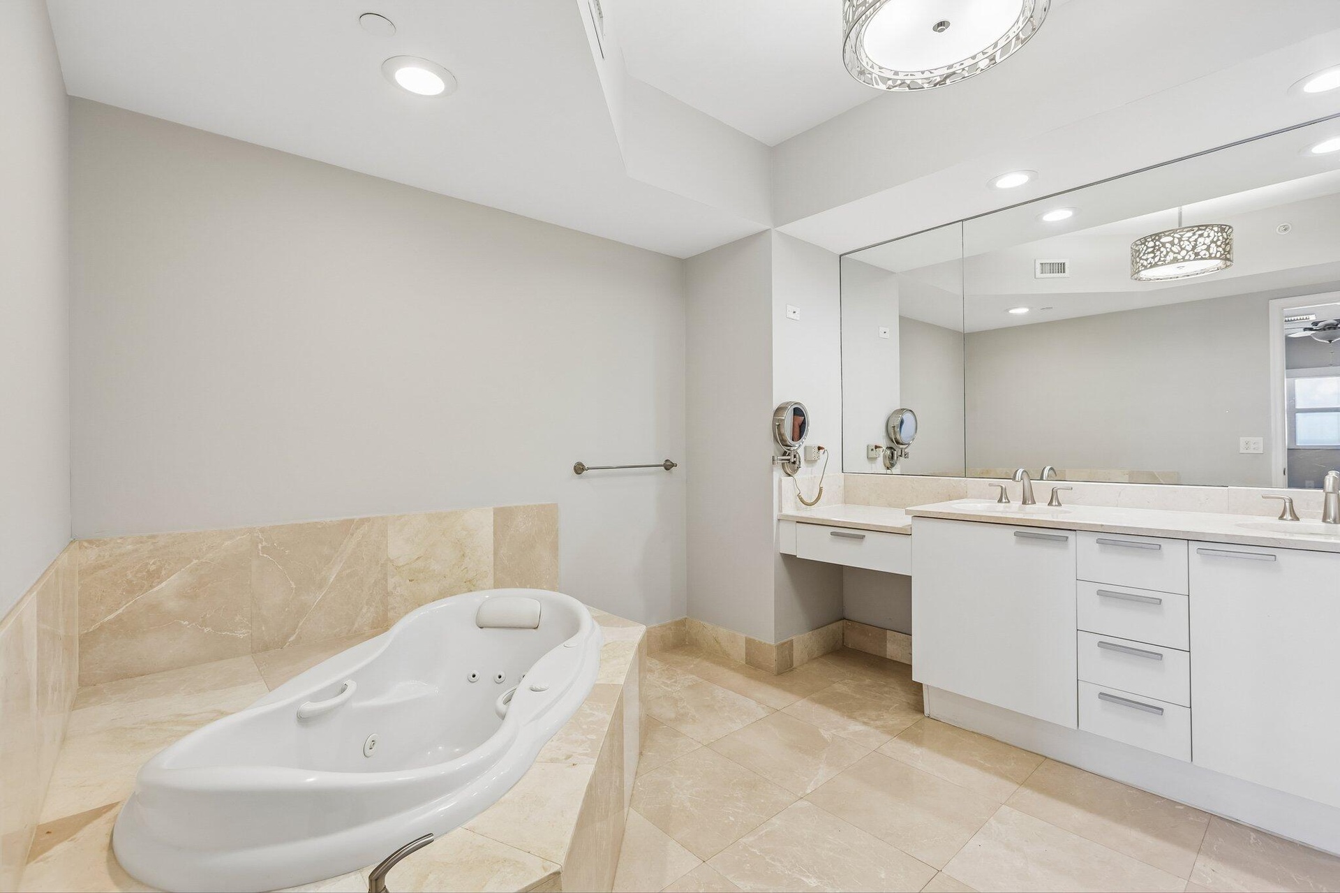 36-web-or-mls-Lake Shore Dr 2508-S2105-0