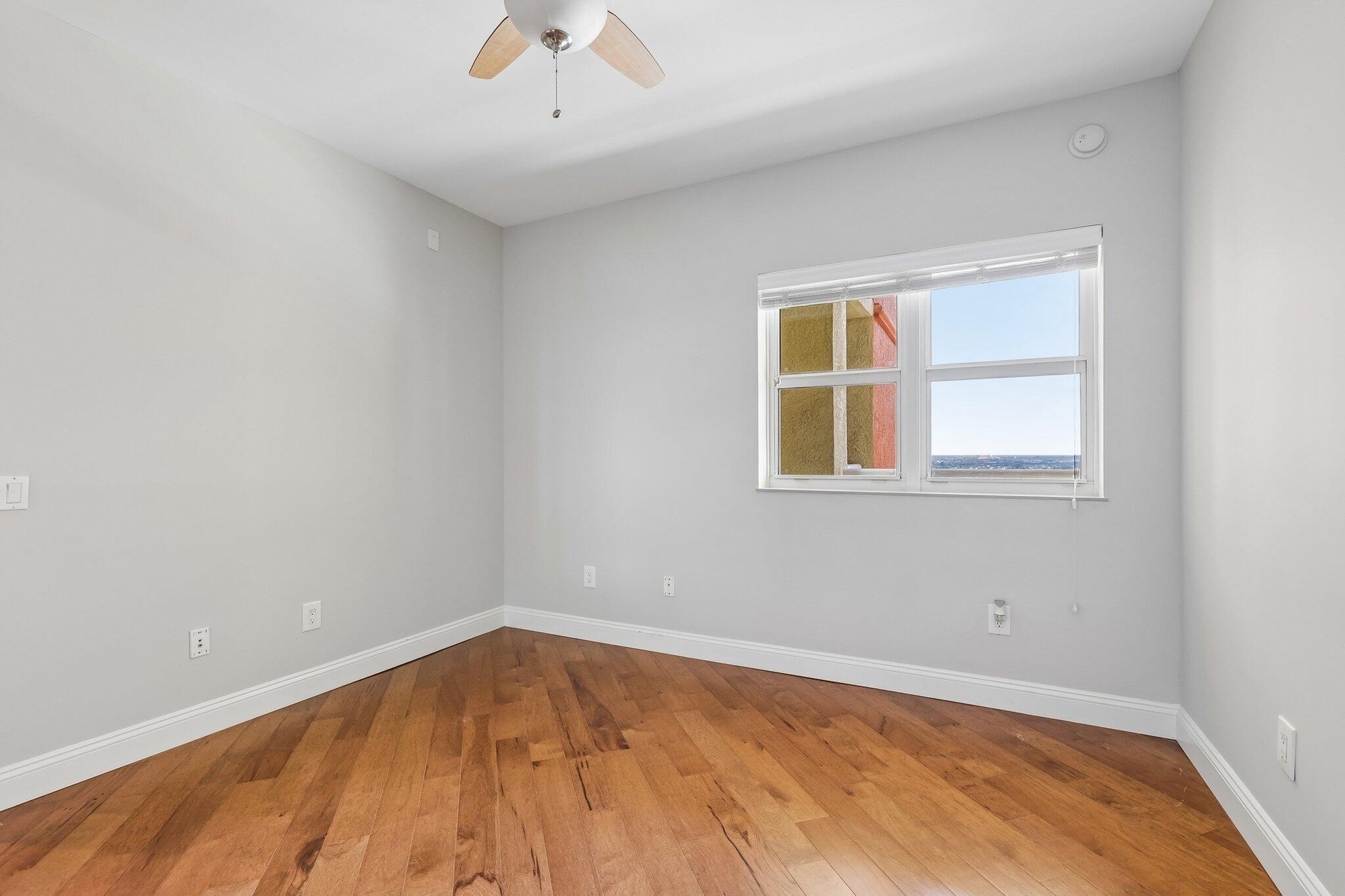 22-web-or-mls-Lake Shore Dr 2508-S2105-0