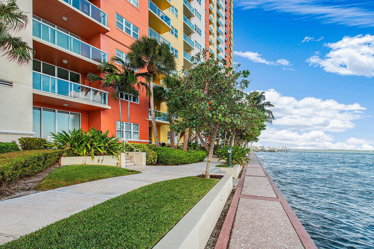 045-2650LakeShoreDr-RivieraBeach-FL-smal