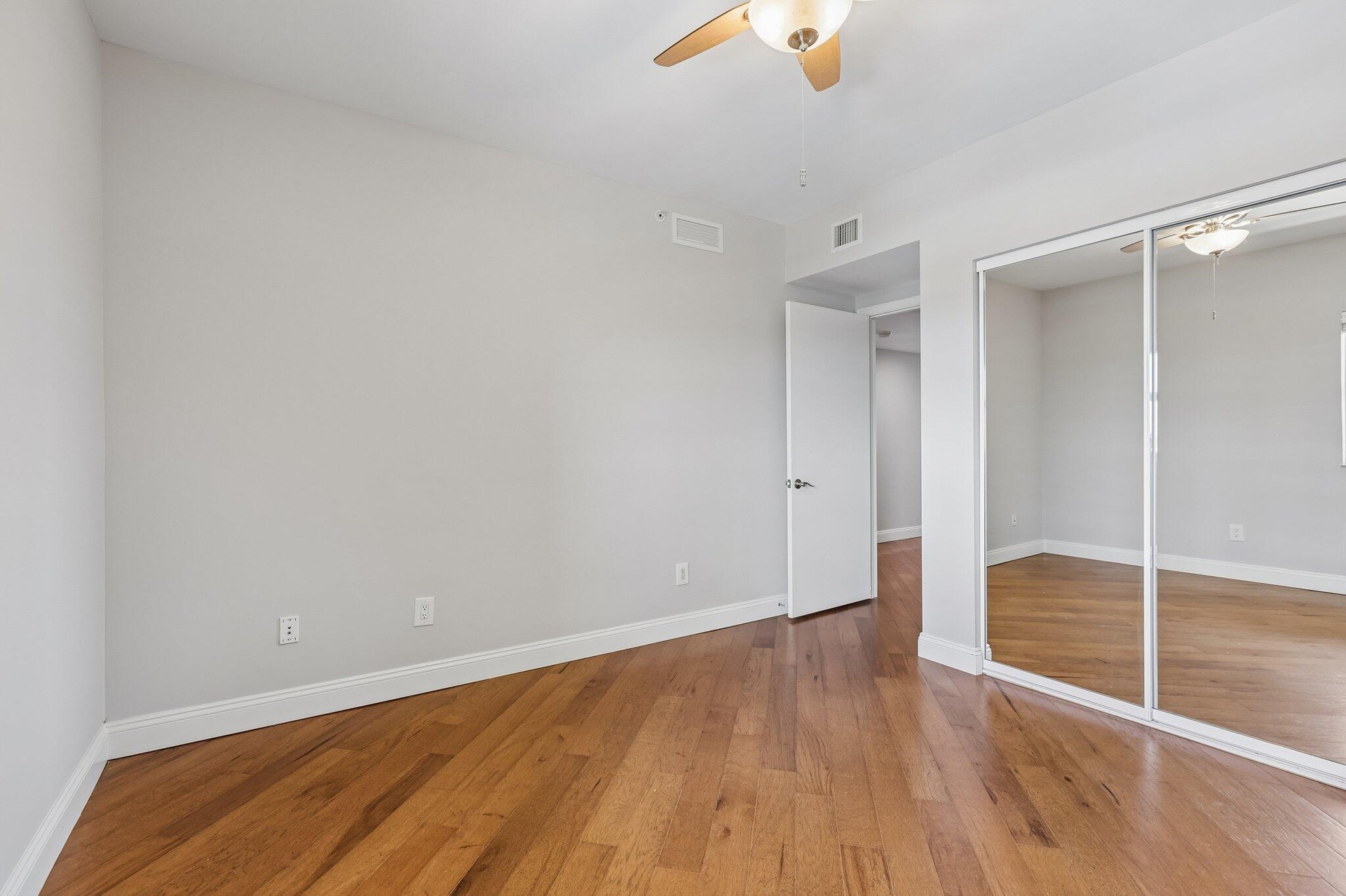 17-web-or-mls-Lake Shore Dr 2508-S2105-0