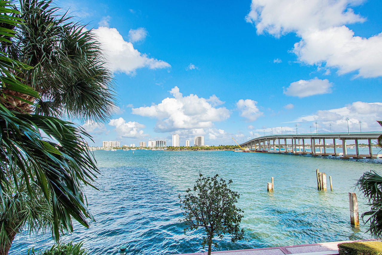 044-2650LakeShoreDr-RivieraBeach-FL-smal