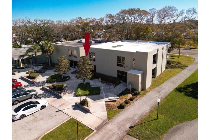 Entrance to 1964 Bayshore Blvd #B, Dunedin FL 34698