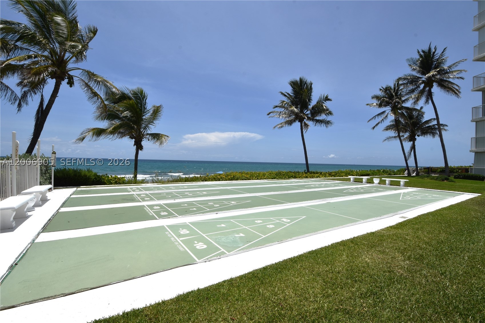 Shuffle board