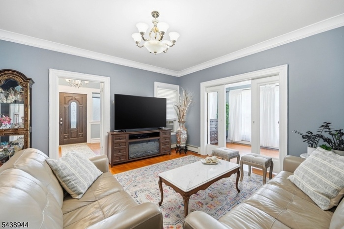 U1 - LIVING ROOM