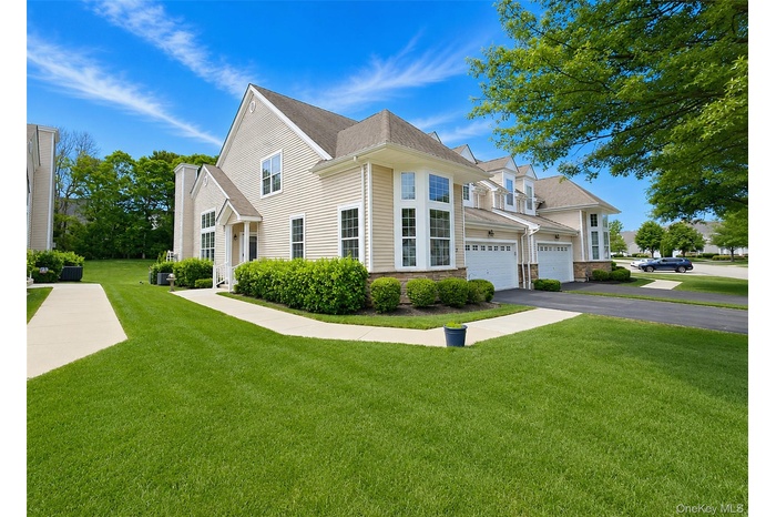 Stunning End Unit At The Vineyards 55+ Community.