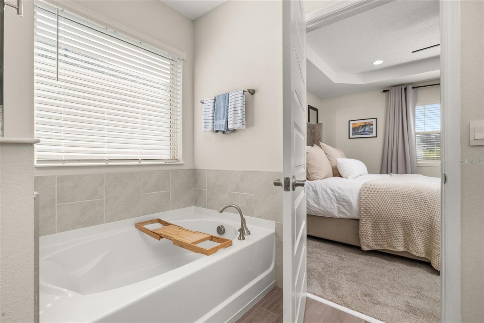 soaking tub
