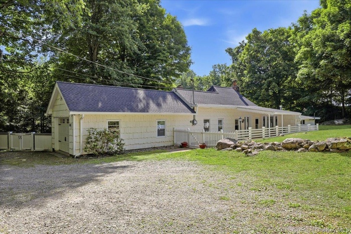 2 br/2ba ranch with 1 car garage and large driveway