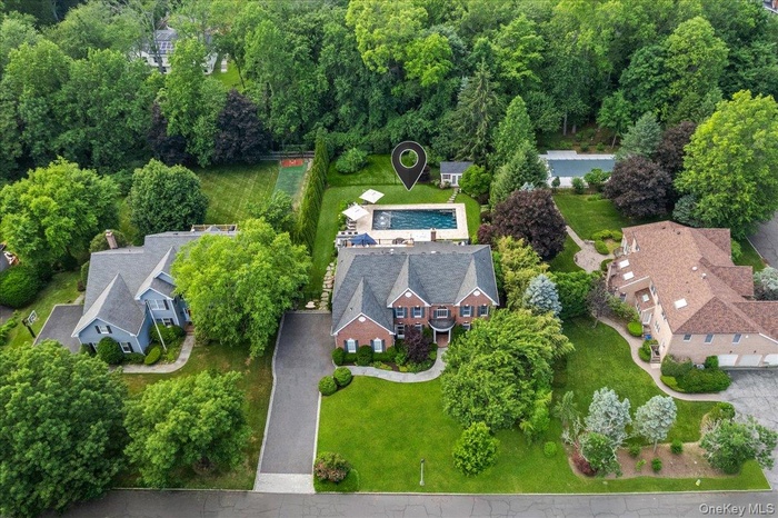 Welcome to 32 Rolling Ridge Road.  A suburban oasis.