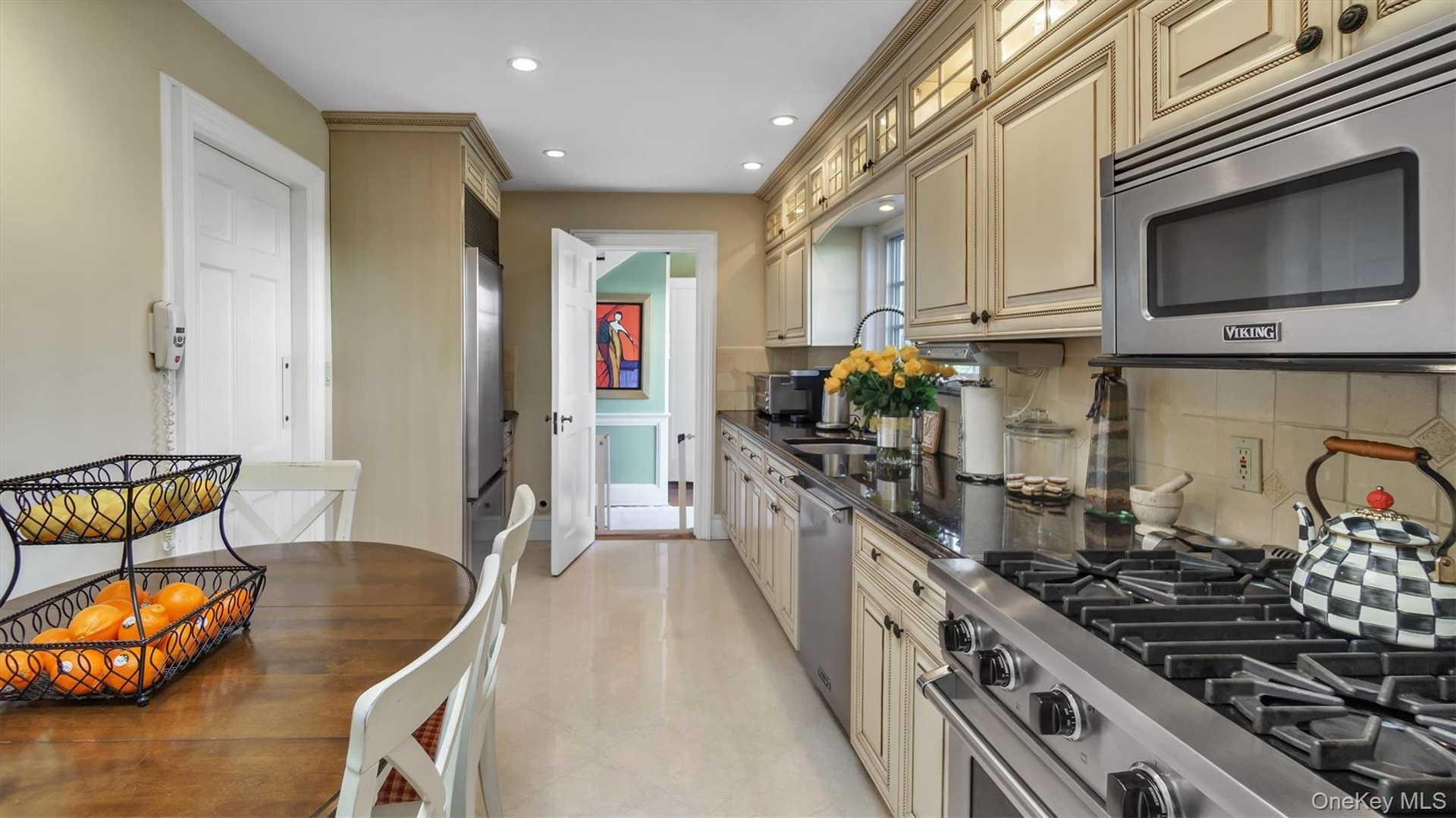 Eat-In Kitchen
