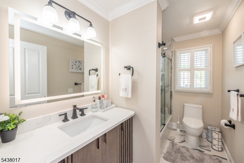 2nd Fl Bath