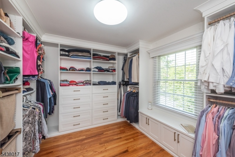 WIC w/ California Closets