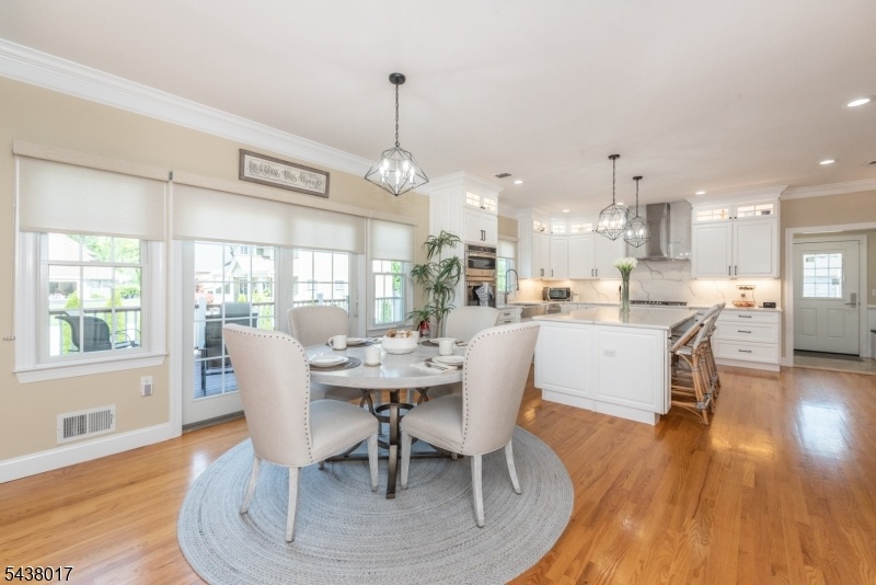 Beautiful Eat In Kitchen