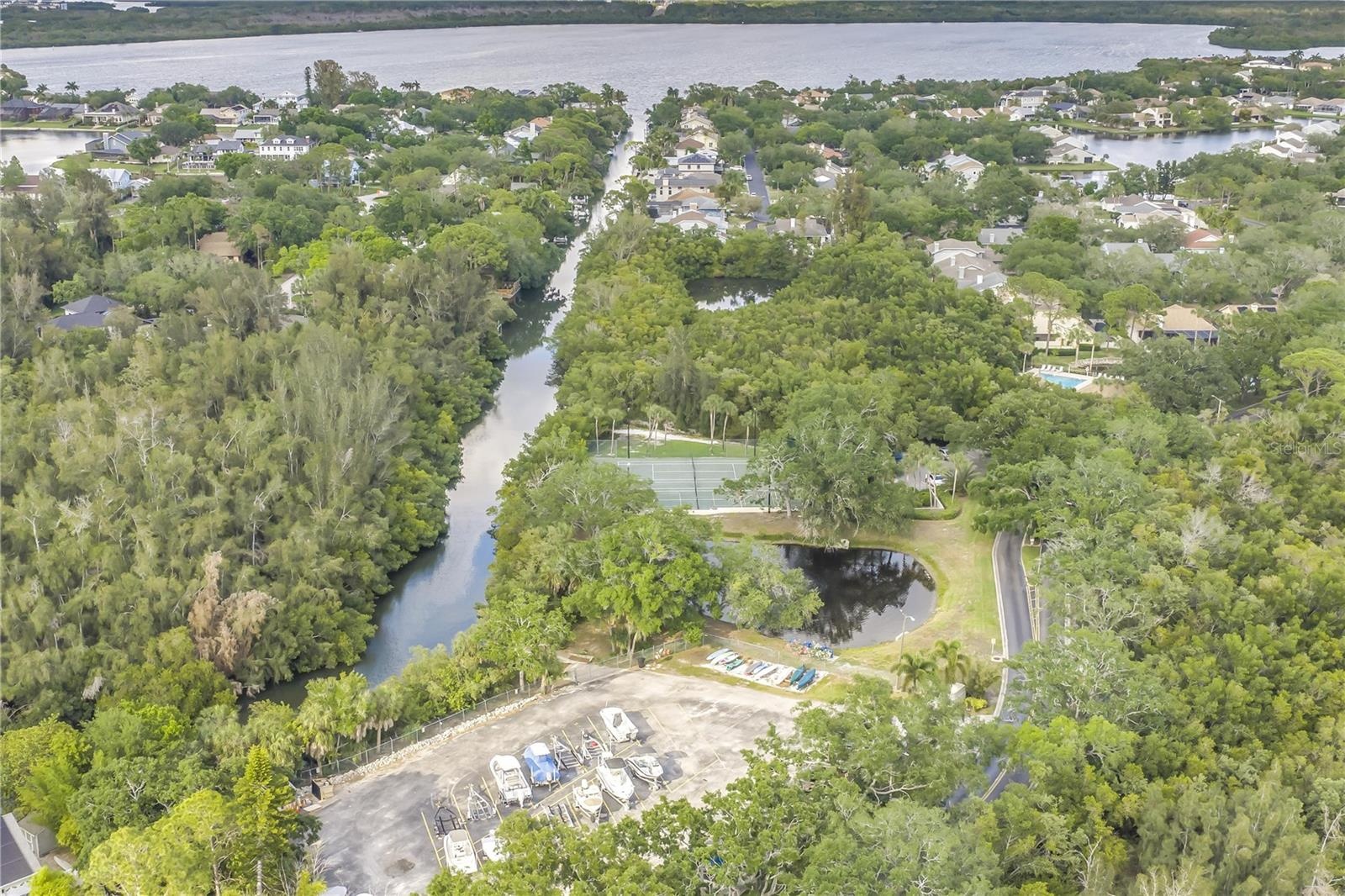 Canal is direct access to Riviera Bay, an amazing place for watersports and watercraft