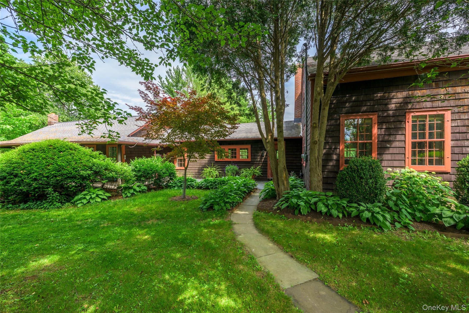 View of grassy yard