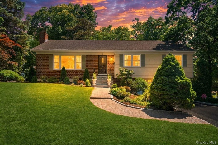 Welcome to 3 Dupont Avenue in Gedney Farms!