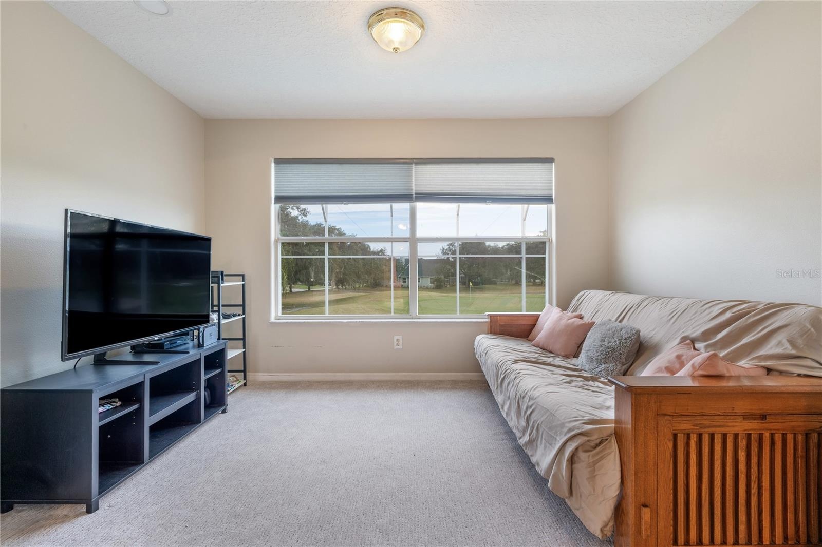 Ideal space for guests, office or game room.