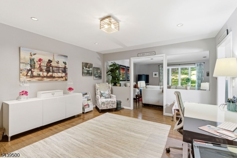 Office or Dng Room space