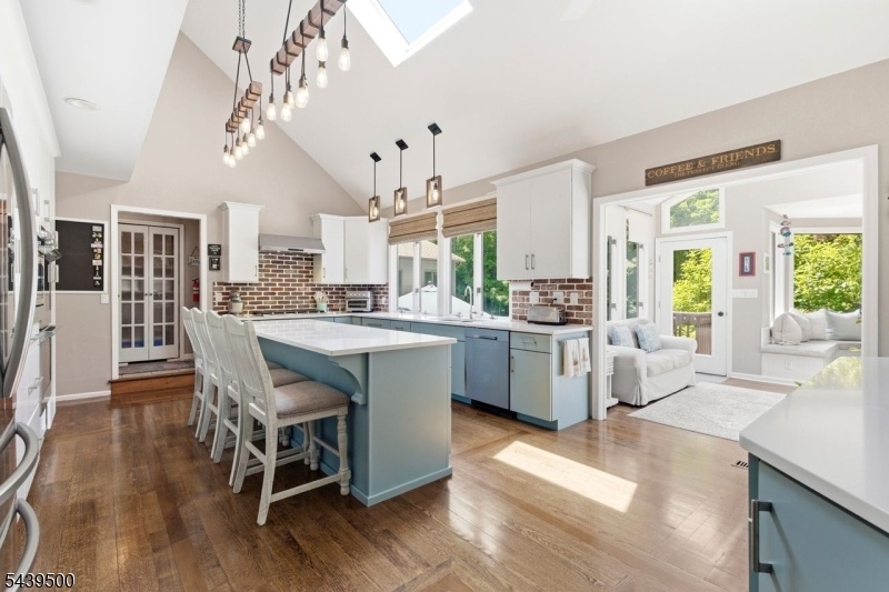 Kitchen - Entertainer's Dream