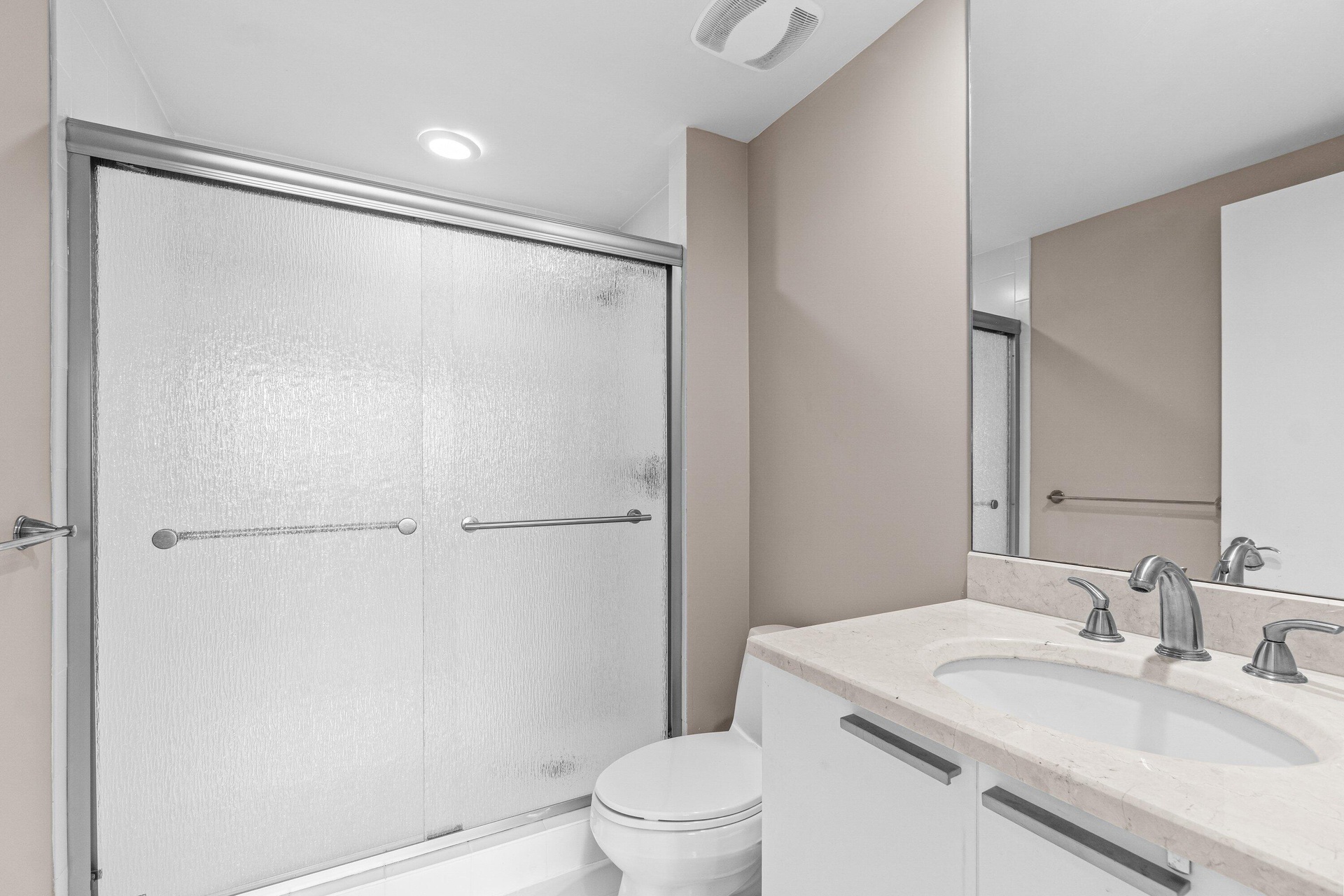 guess bath en suite