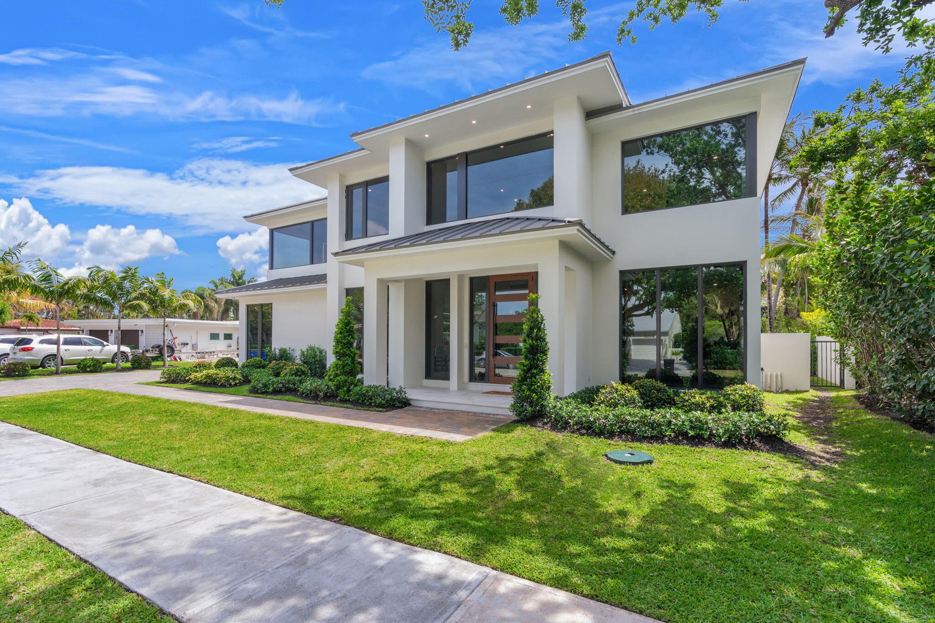1-web-or-mls-2406 NE 13th Ct Fort Lauder