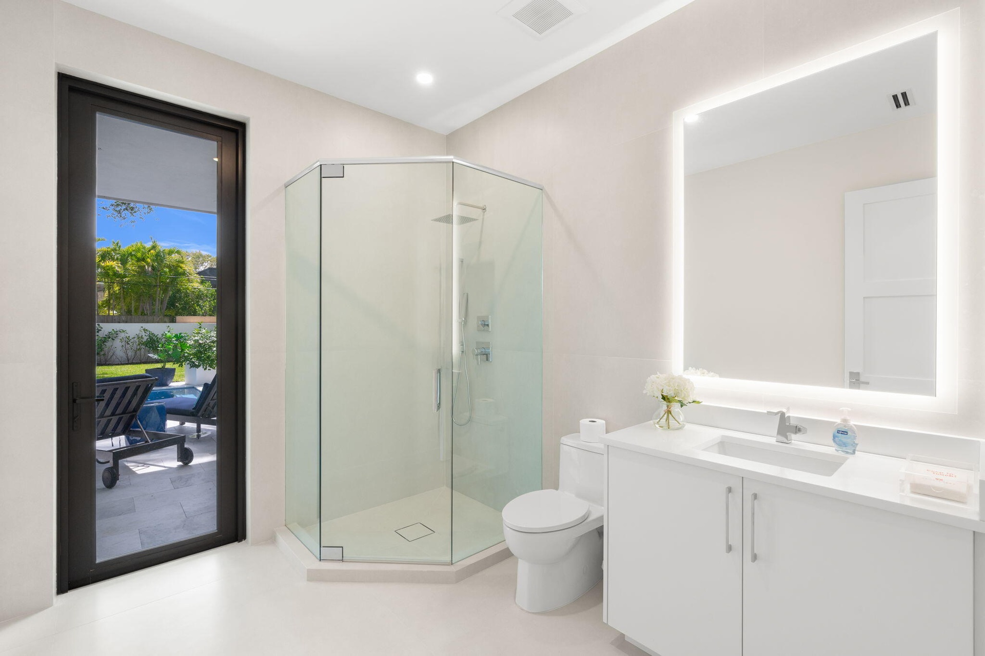 10-web-or-mls-2406 NE 13th Ct Fort Laude