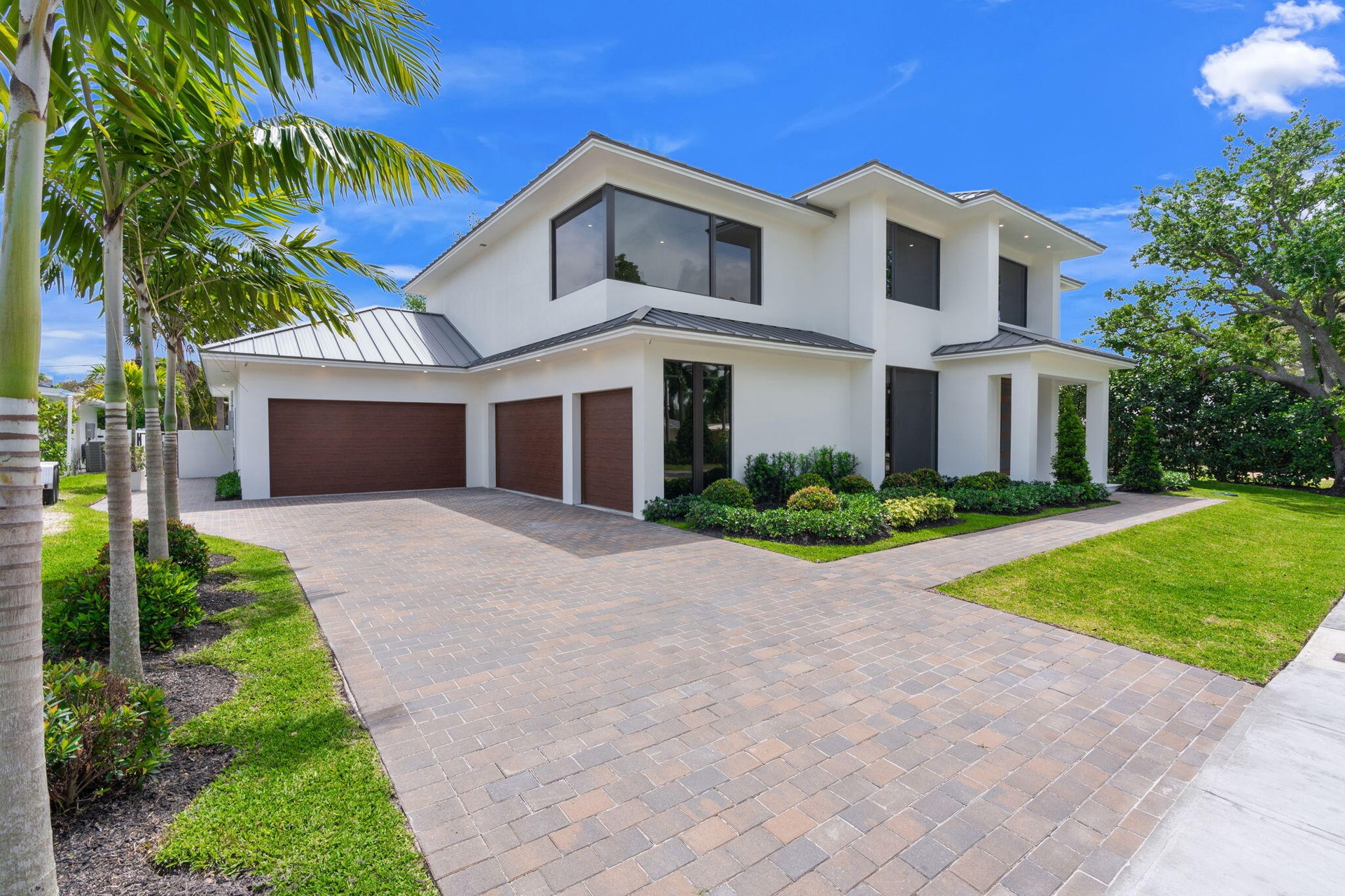 4-web-or-mls-2406 NE 13th Ct Fort Lauder