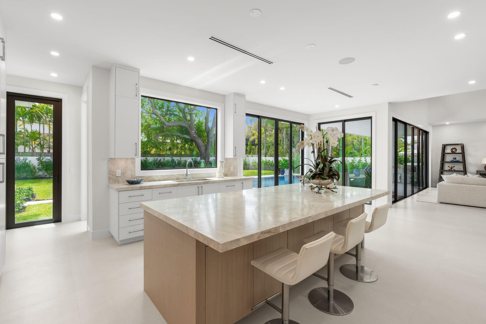 22-web-or-mls-2406 NE 13th Ct Fort Laude