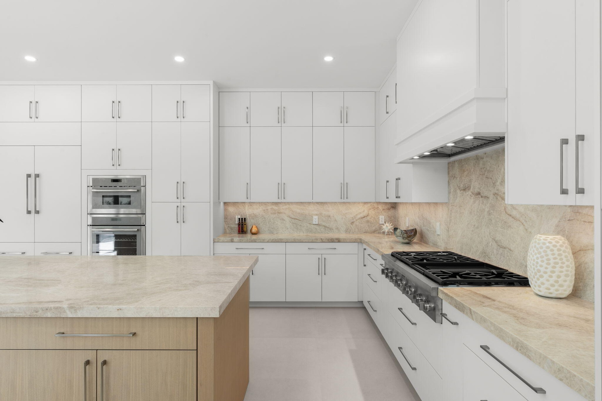 25-web-or-mls-2406 NE 13th Ct Fort Laude