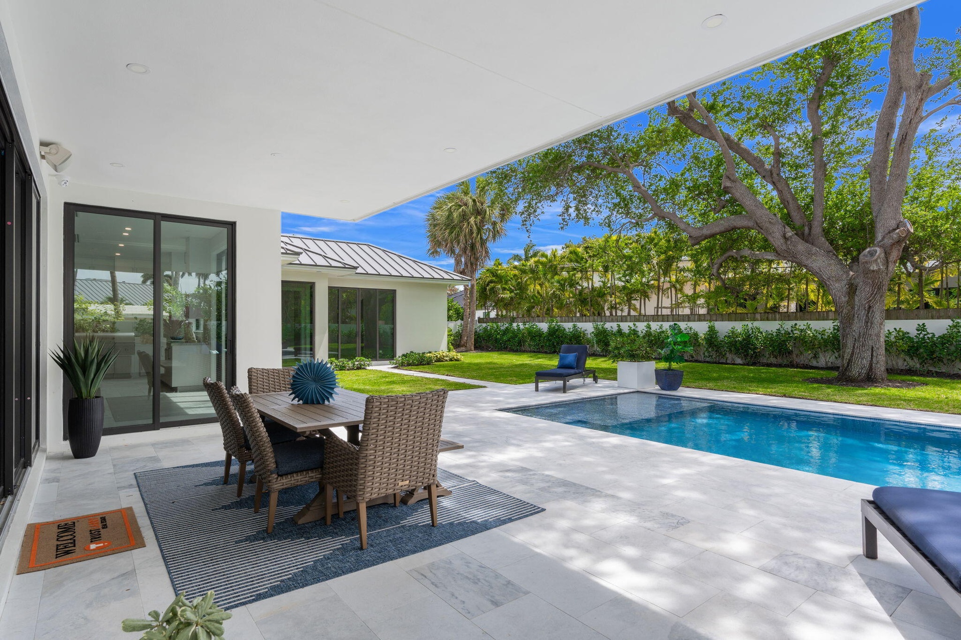 14-web-or-mls-2406 NE 13th Ct Fort Laude