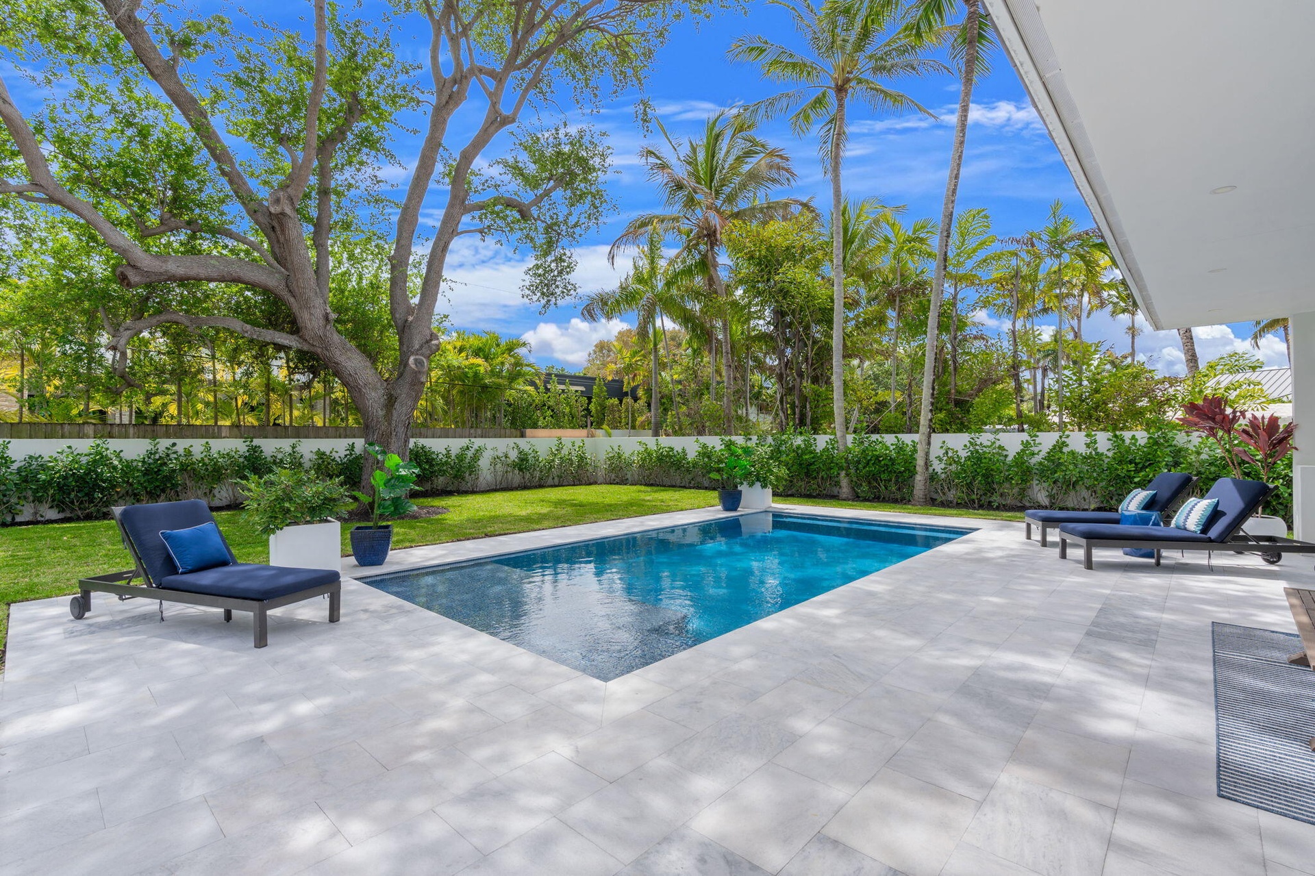 20-web-or-mls-2406 NE 13th Ct Fort Laude