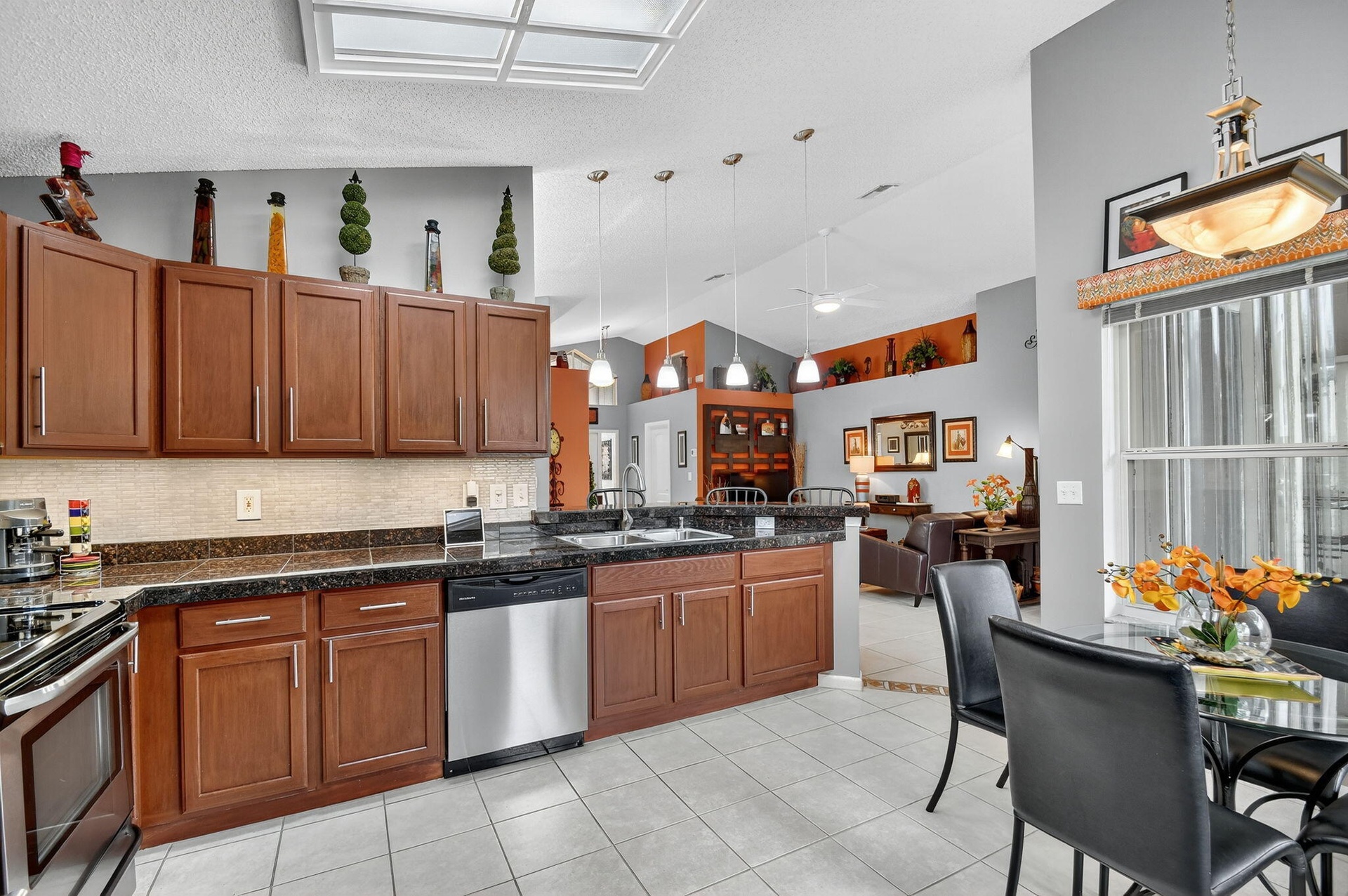 Eat-In Kitchen