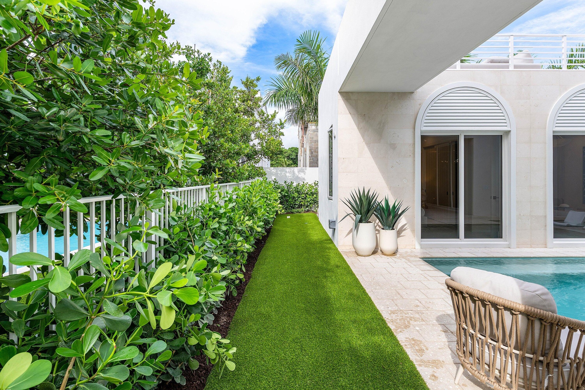 008-812PalmTrail-DelrayBeach-FL-33483-SM