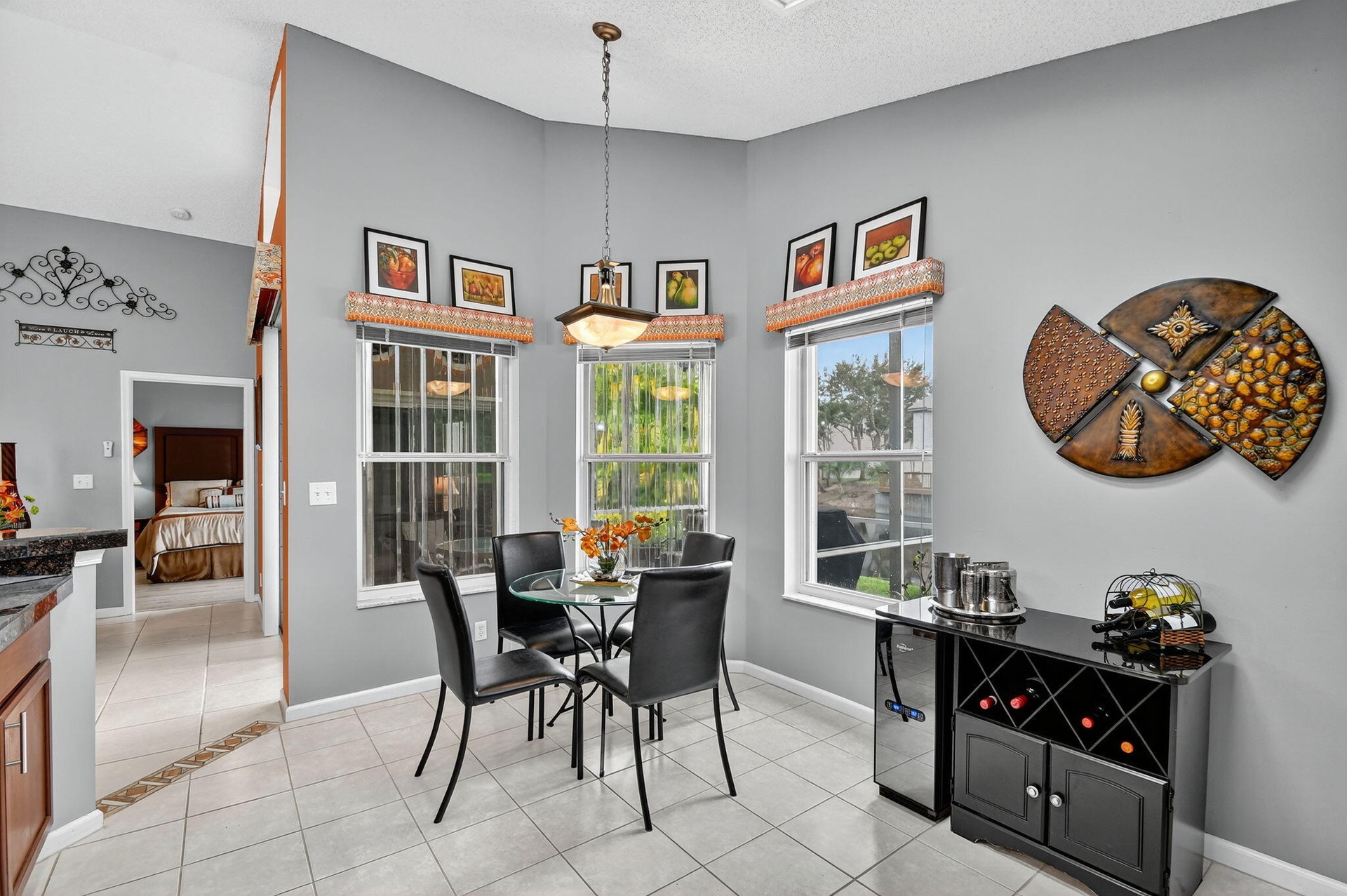 Eat-In Kitchen