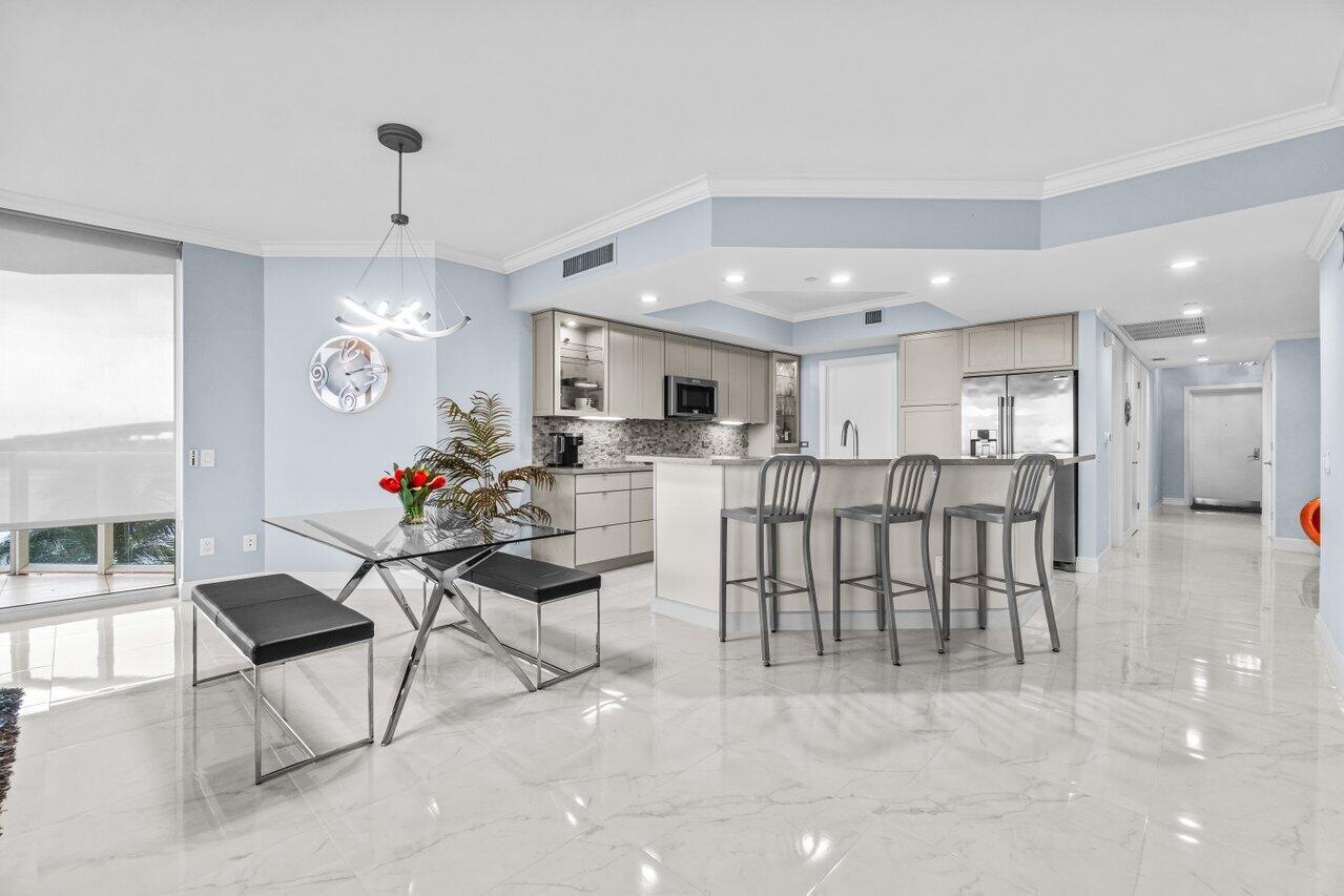 Kitchen & Dining Area