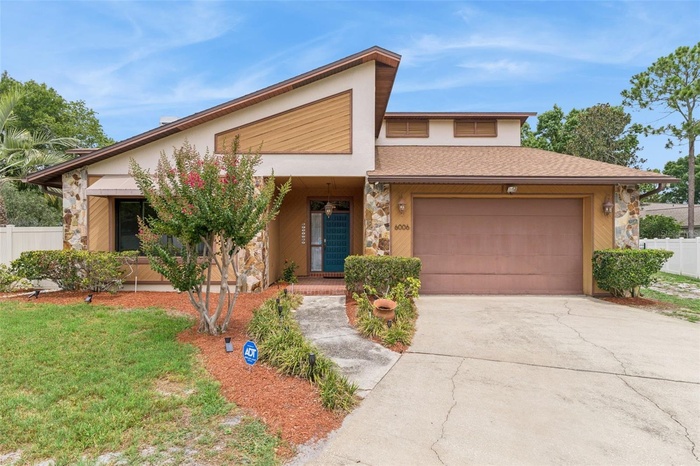 Beautifully maintained custom house