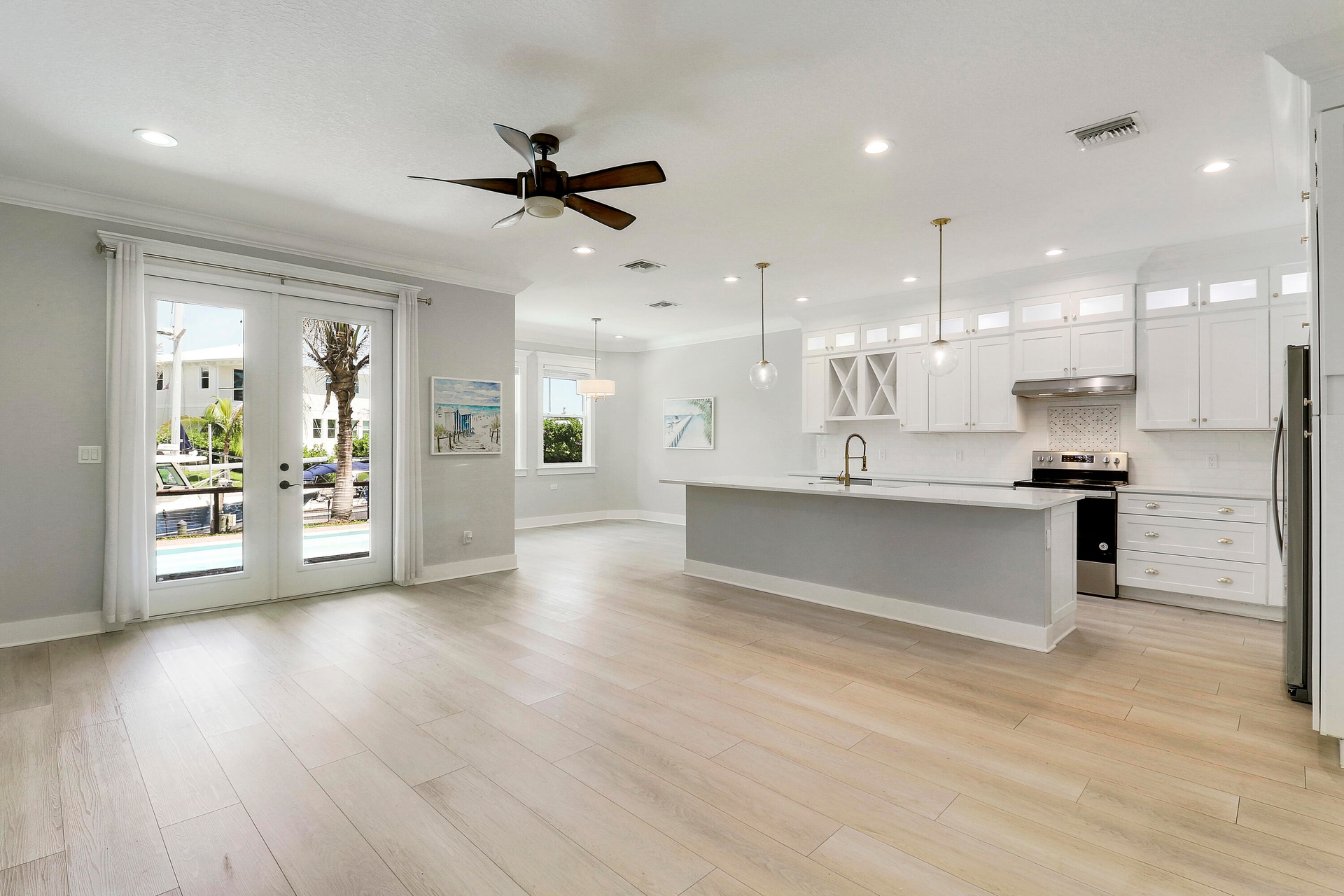 kitchen/living/dining